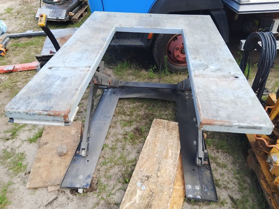 Podnośnik samochodowy najazdowy