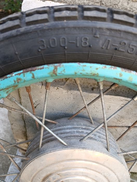 Резина покришка на ИЖ.    .