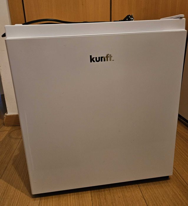 Frigorífico Mini Bar KUNFT  (45 L - 50 cm - Branco) Como Novo