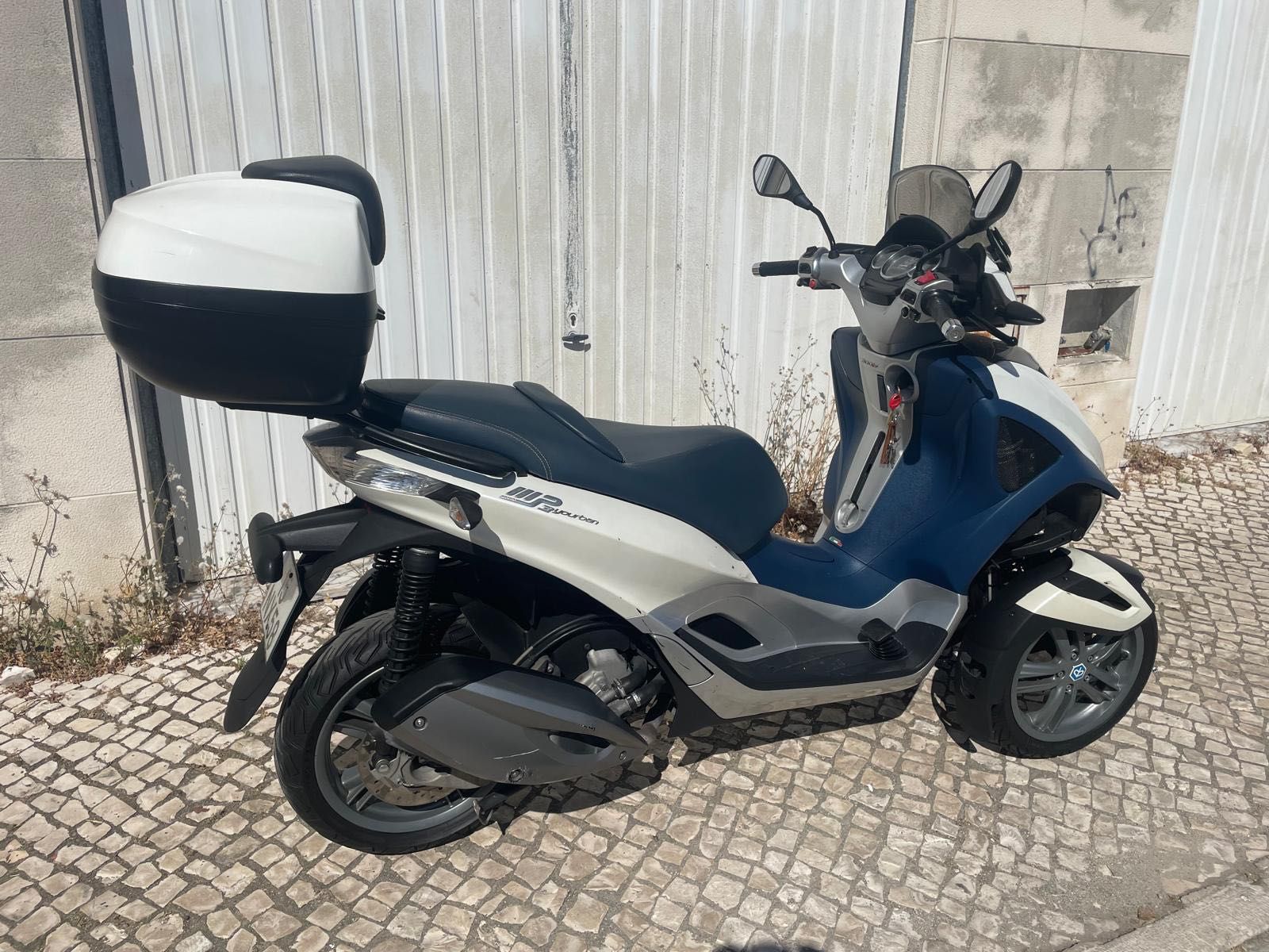 Scooter Piaggio MP3 Yourban 300 lt com Top Case