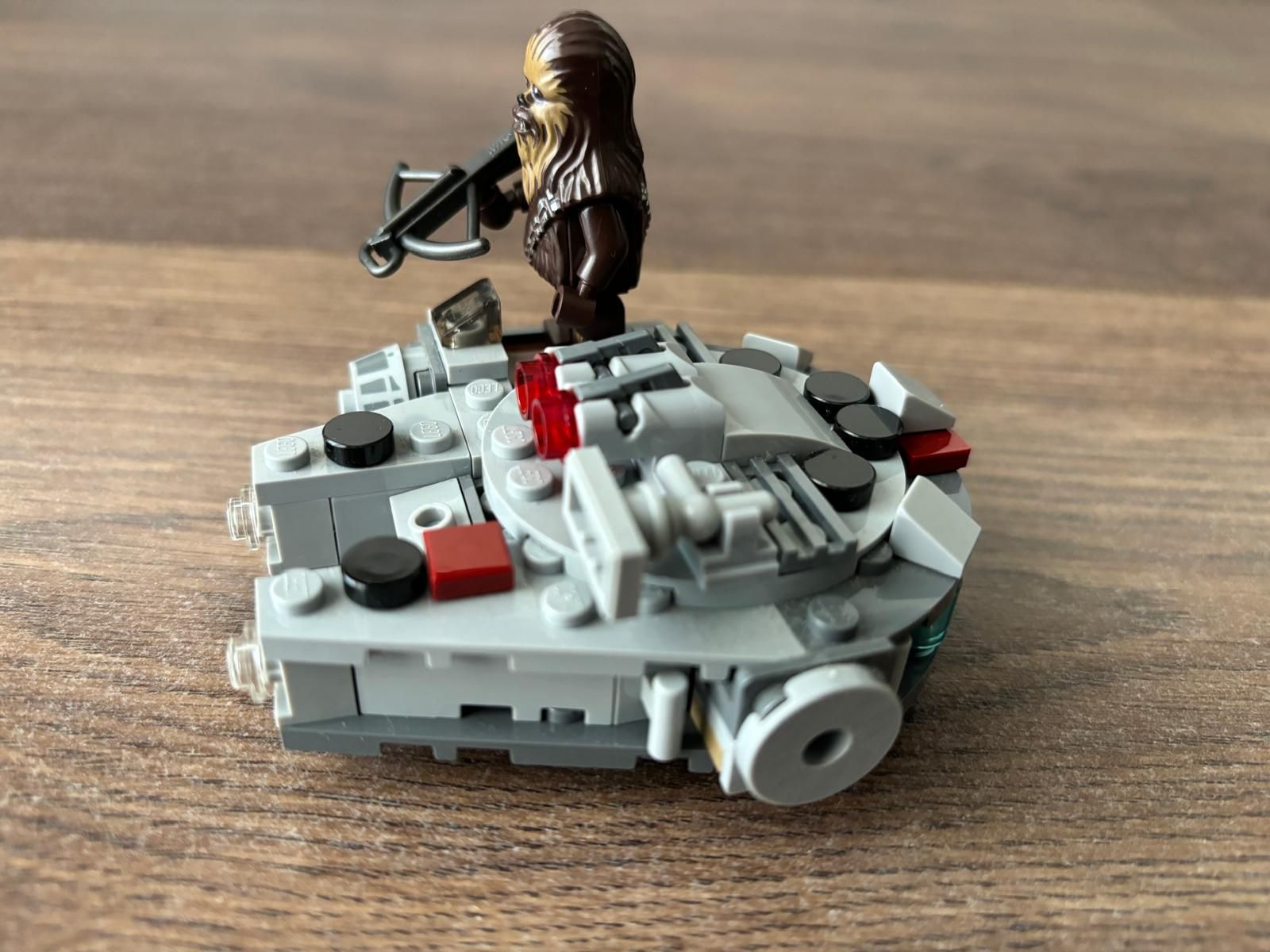 Star Wars # 75193 Chewbacca
Microfighter Millennium Falcon
[figurina C
