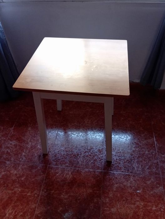 Mesa de sala marrom