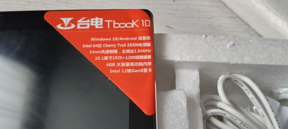 Teclast Tbook 10 – планшет із двома системами Windows 10 / Android