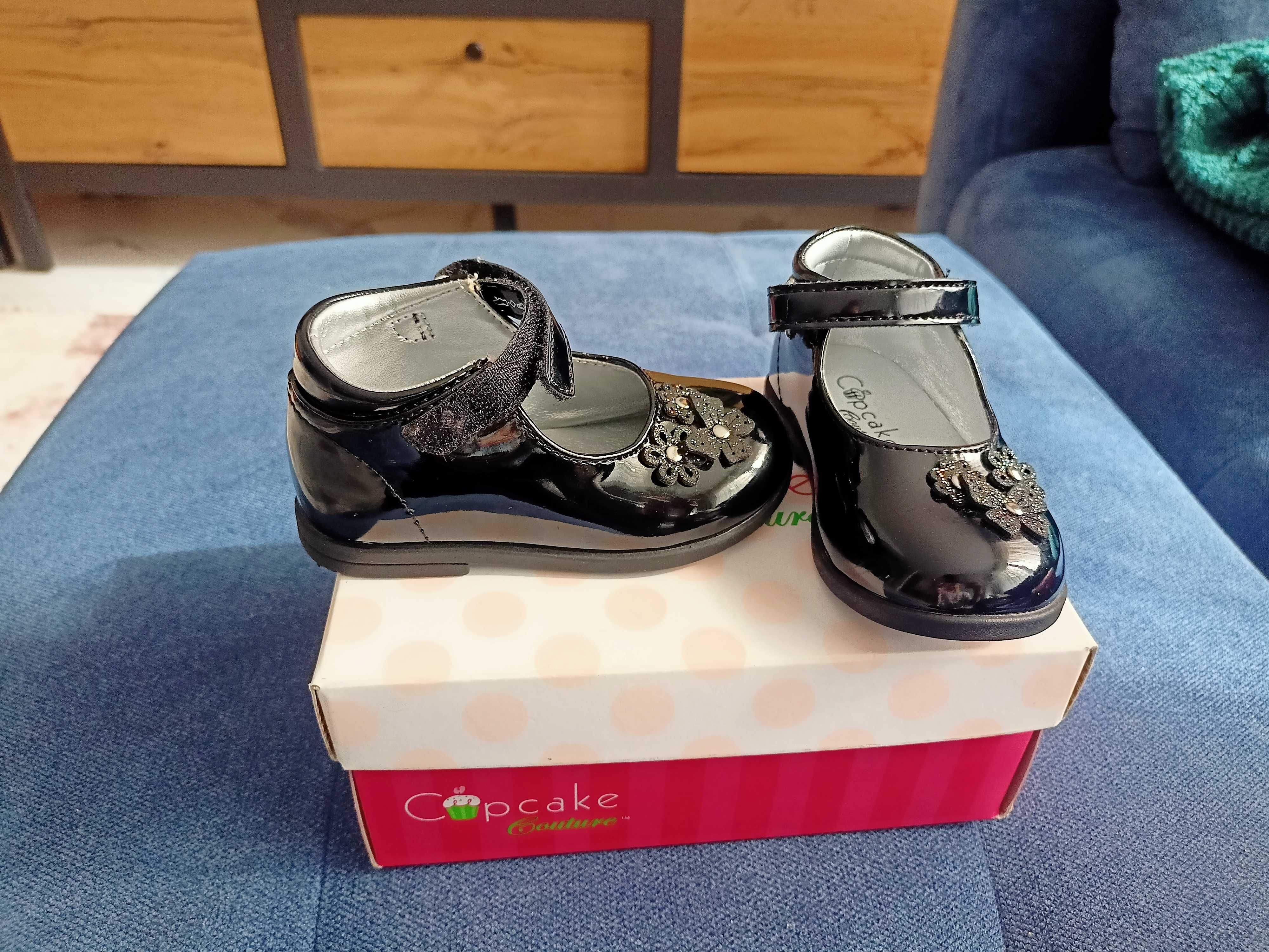 Buty dla dziewczynki trzy pary r. 20