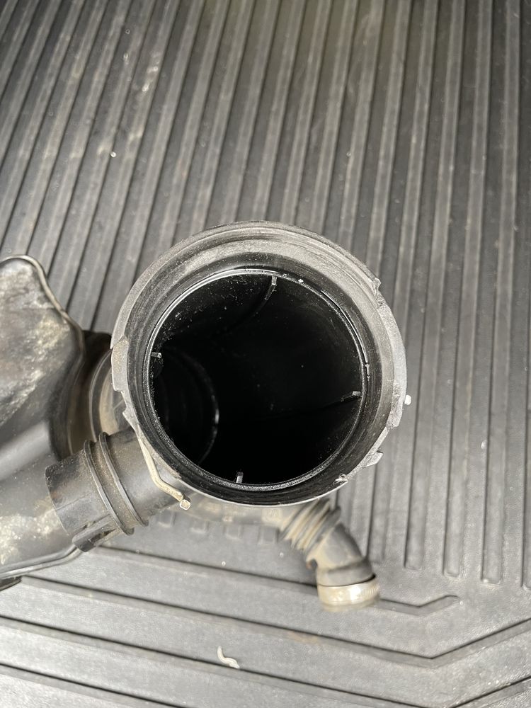 13718519134 Воздуховод с резонатором BMW f10 b47(патрубок турбины)