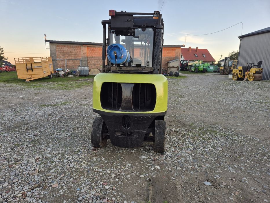 Wózek widłowy Clark na gaz LPG