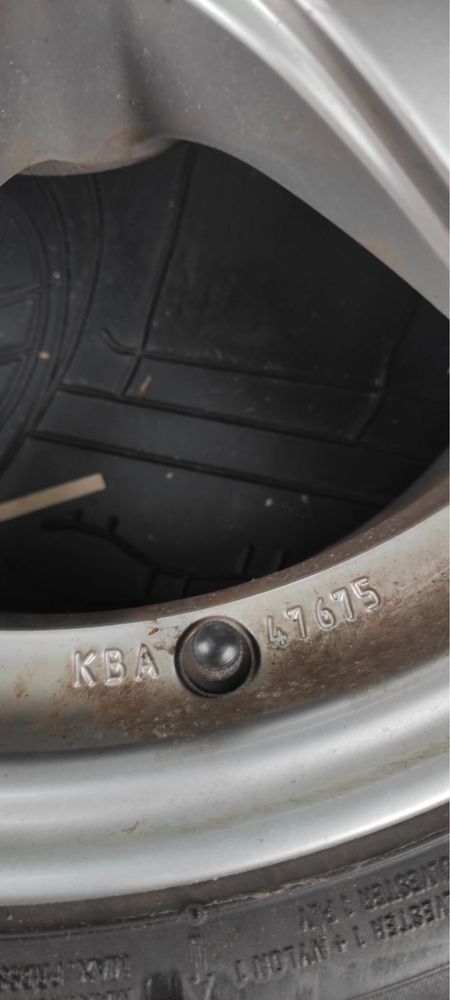 Felgi Koła Opony Zimowe PeugeotDezent rozmiar 195/65/16 5x108 Jak nowe