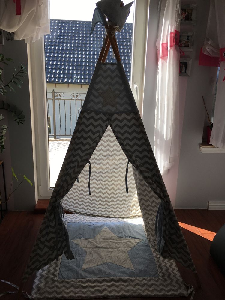 TIPI namiot błękit szary biały + 3 poduszki używany stan bdb