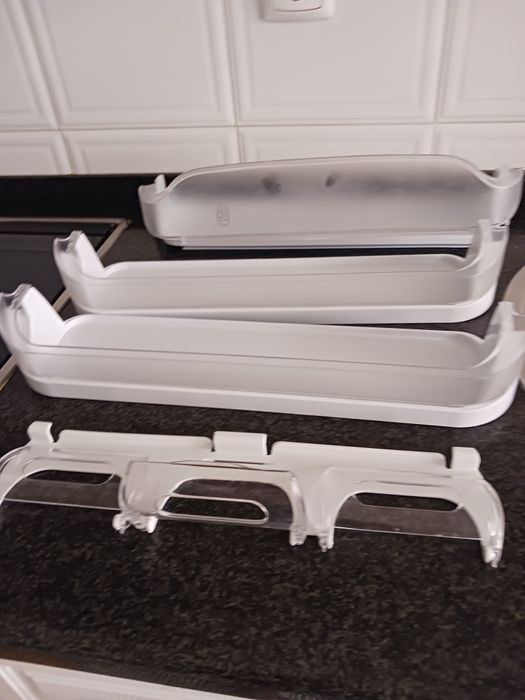 Prateleiras  de porta e gavetas de legumes de frigorífico