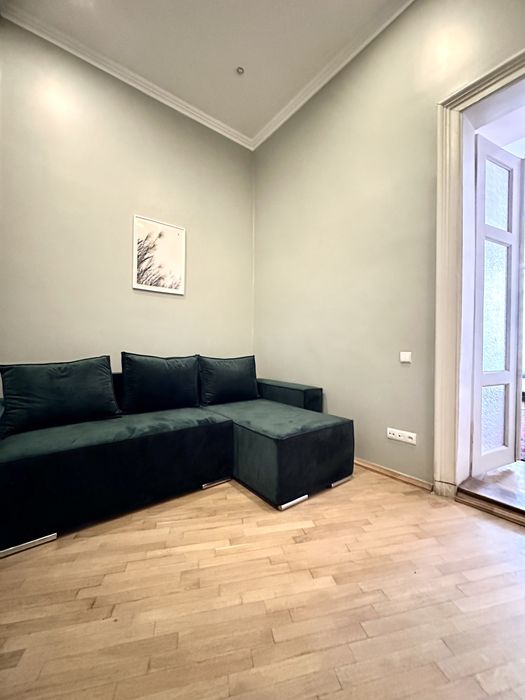 Подобово Львів .Власник.  2-кім квартира в центрі з балконом.