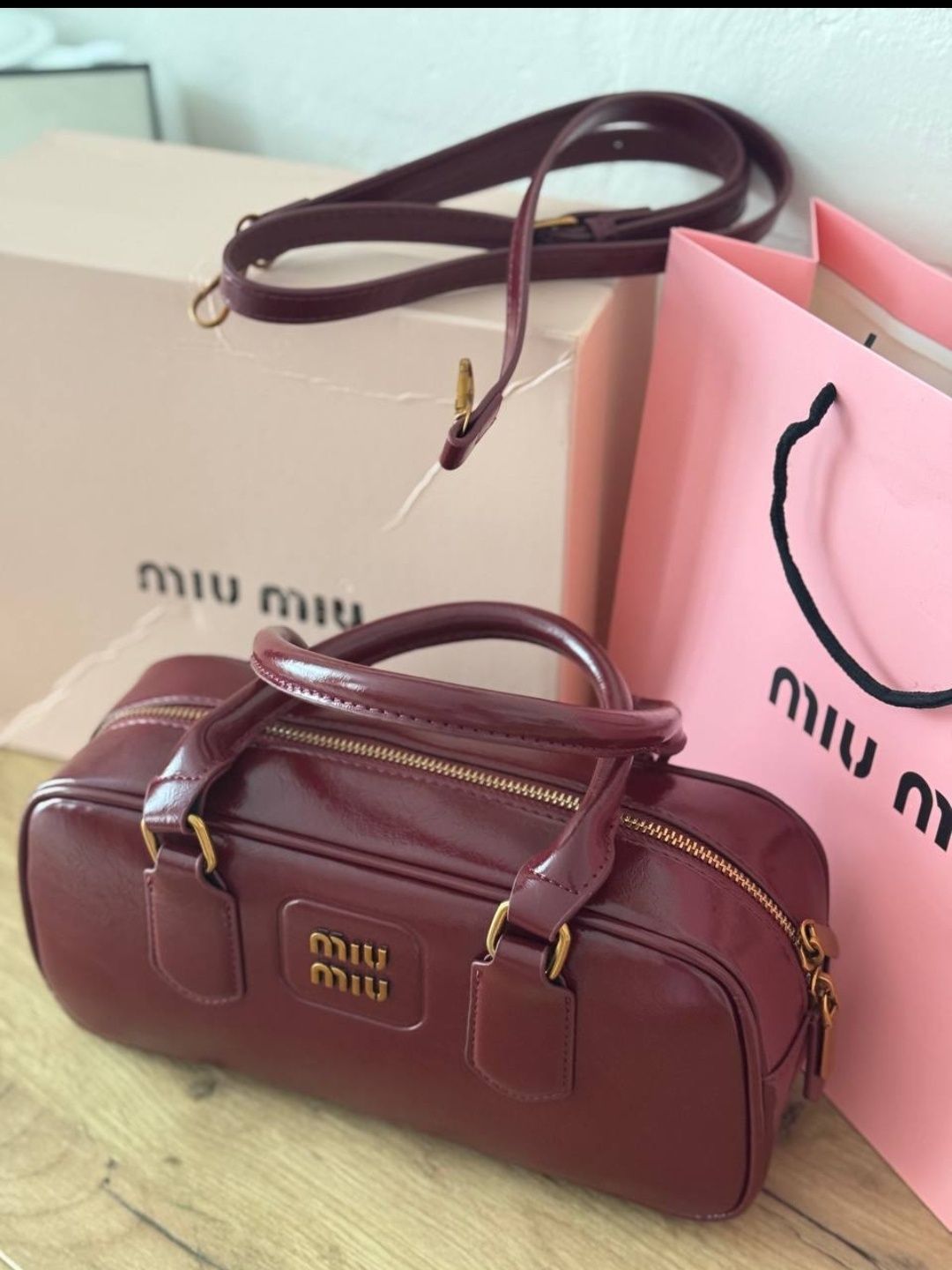 Сумочка Miu Miu    .