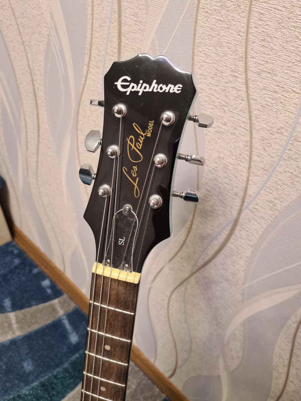 Електрогитара Epiphone,комбік Champion 20,підставка та чохол