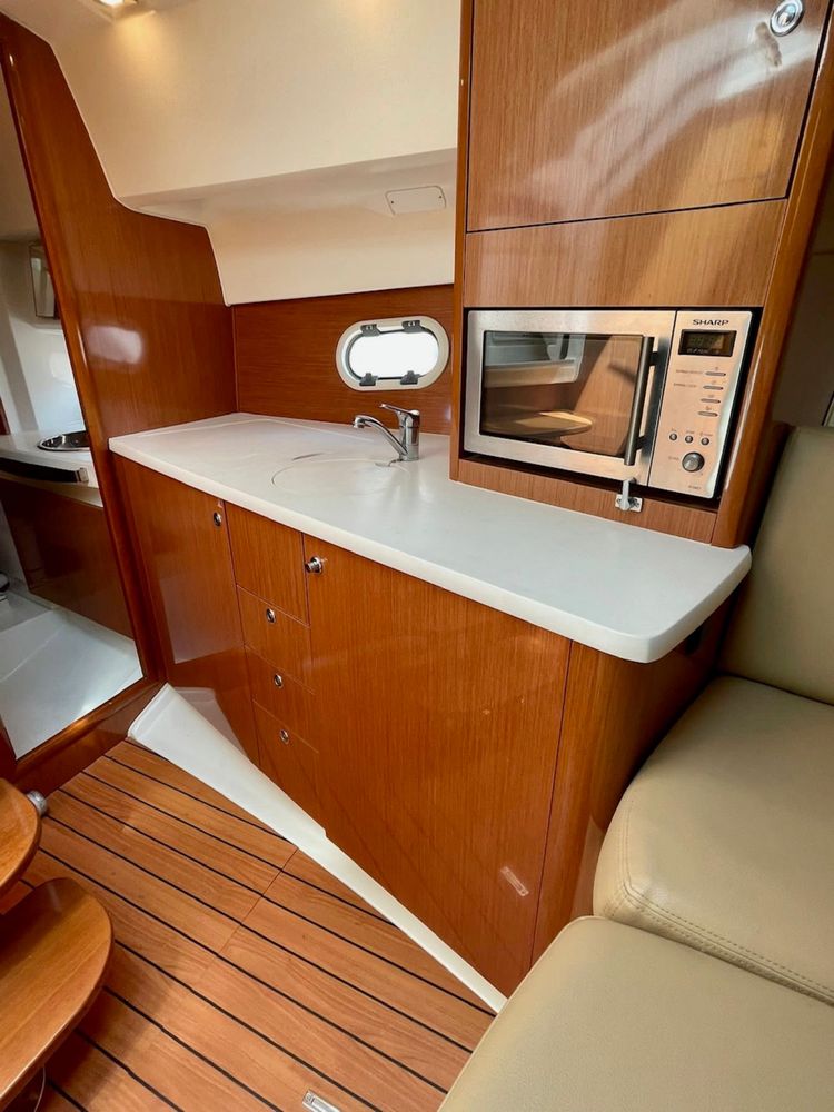 Łódź motorowodna Jeanneau Prestige 2009r FV
