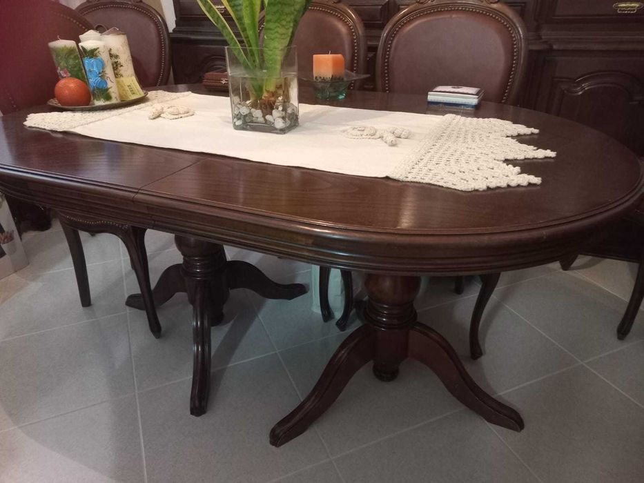 Conjunto móvel, mesa e cadeiras em madeira maciça, como novo