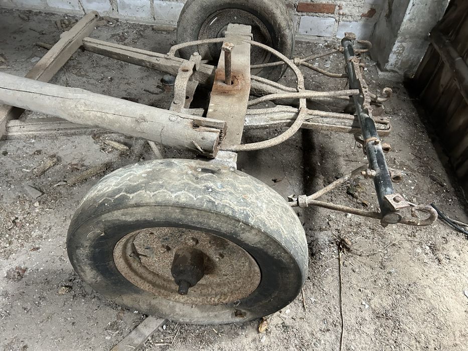 Sprzedam wóz czterokołowy.