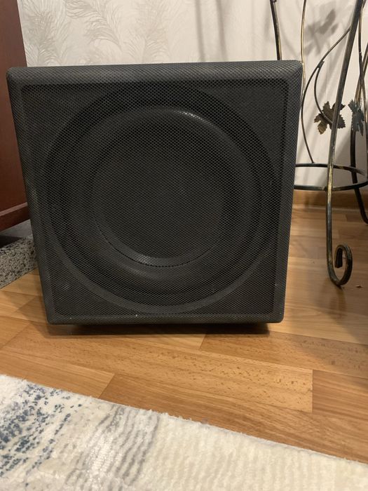 Активный сабвуфер RELQ201E
