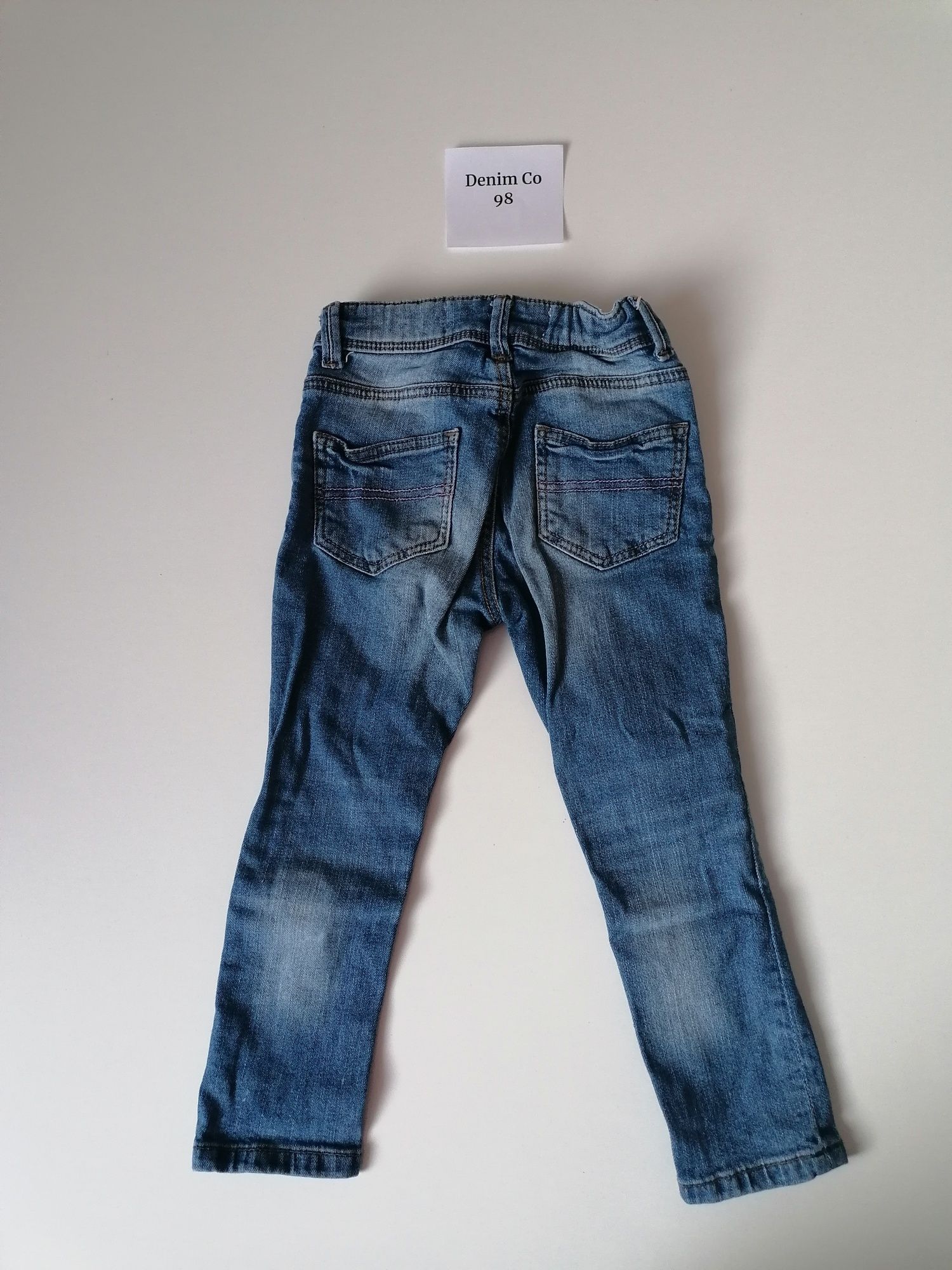 Spodnie jeansowe rurki naszywki Denim Co 98