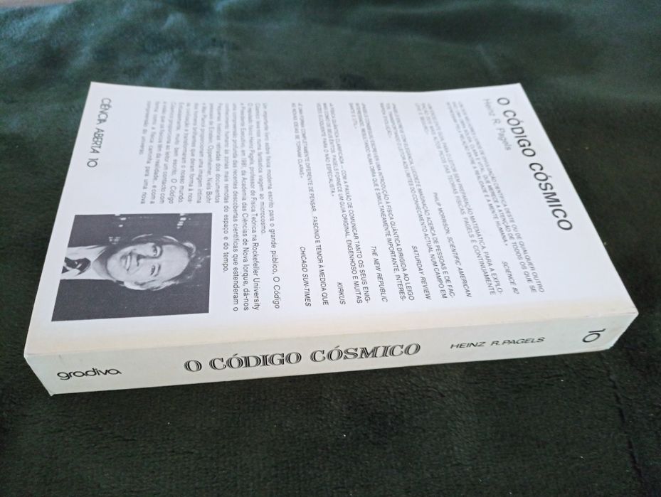 O Código Cósmico -A Física Quântica como linguagem da Natureza -Pagels