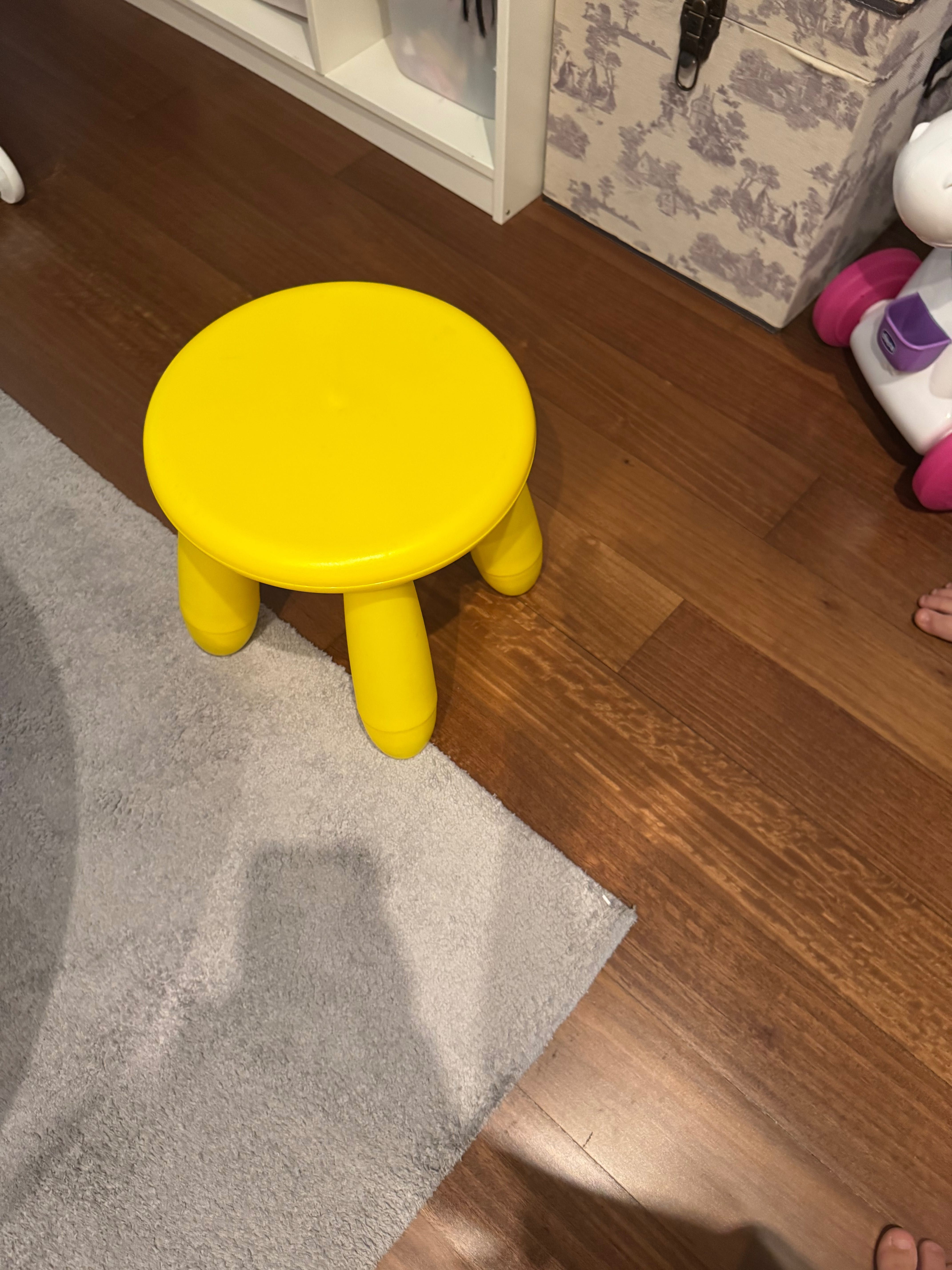 Mesa e bancos Ikea