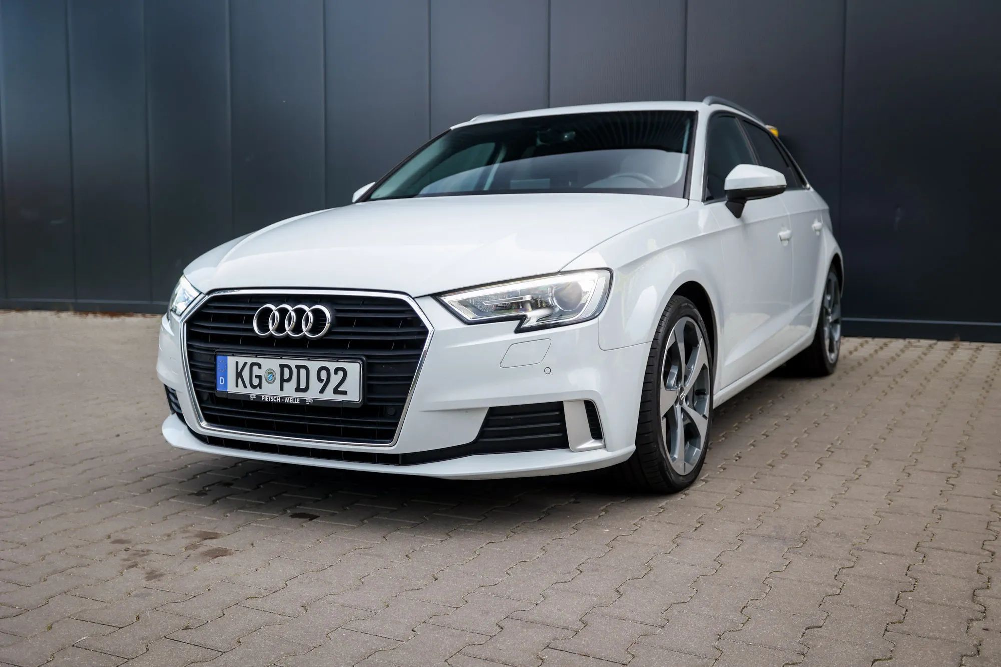 Audi A3 2.0 TDI 150PS 2018R Vitrual Bi_Xenon Navi Alu 18