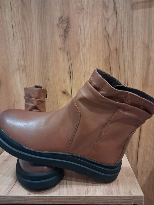 Nowe buty do kostek.