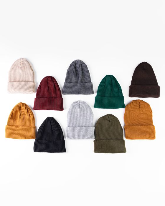 Шапка червона, коричнева