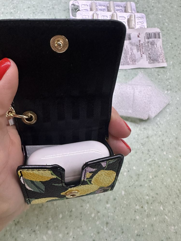 Victoria’s Secret брелок чехол для air pods