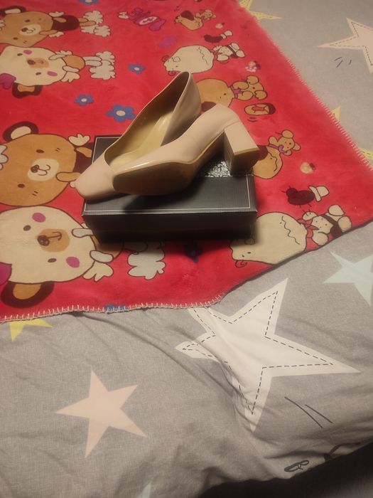 Продаю туфли лаковые