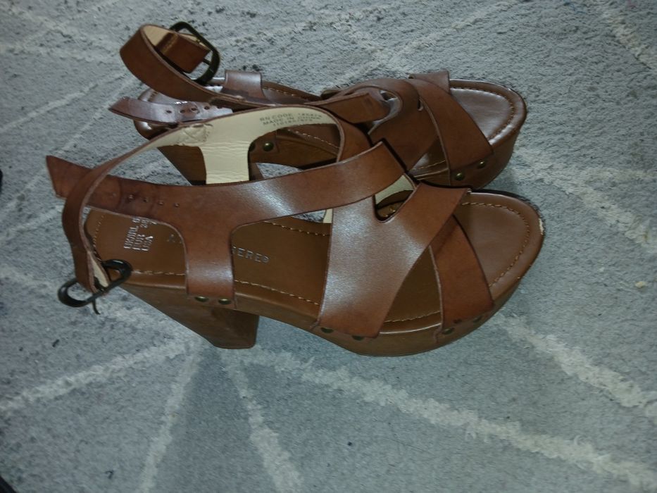 Sandálias da athmosfere camel