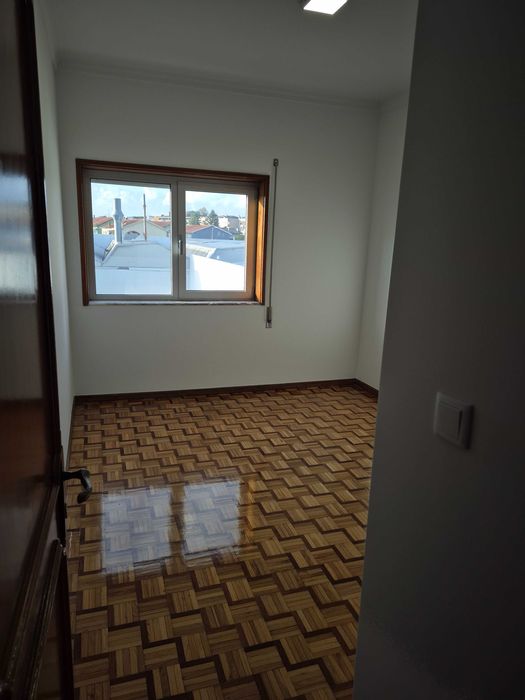 Apart. T 3 com garagem fechada p/ 1 carro junto a BOSCH em braga