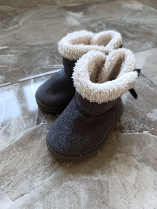 Дитячі чобітки( уги)