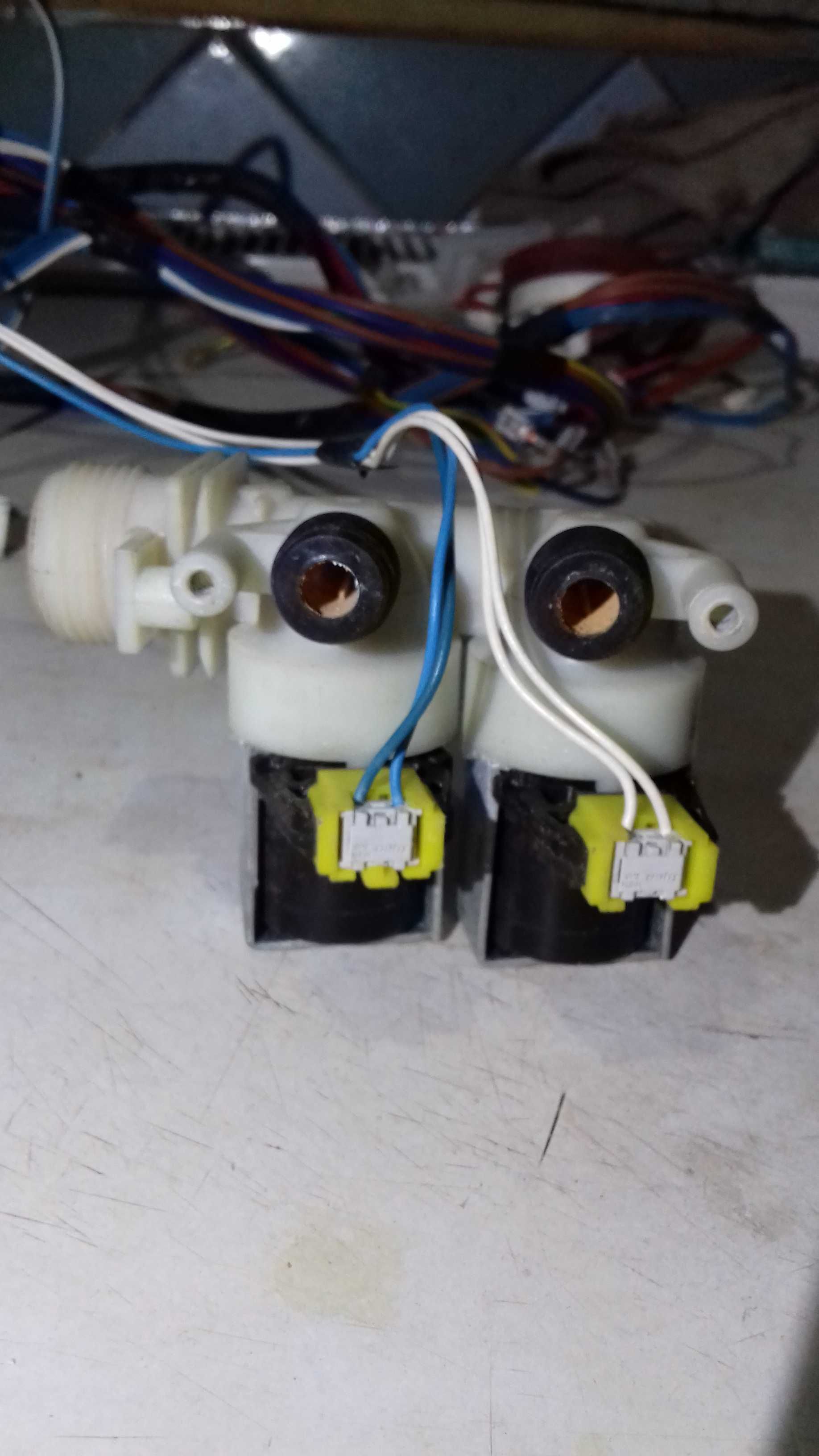 Клапана подачи воды Ariston AVL 109