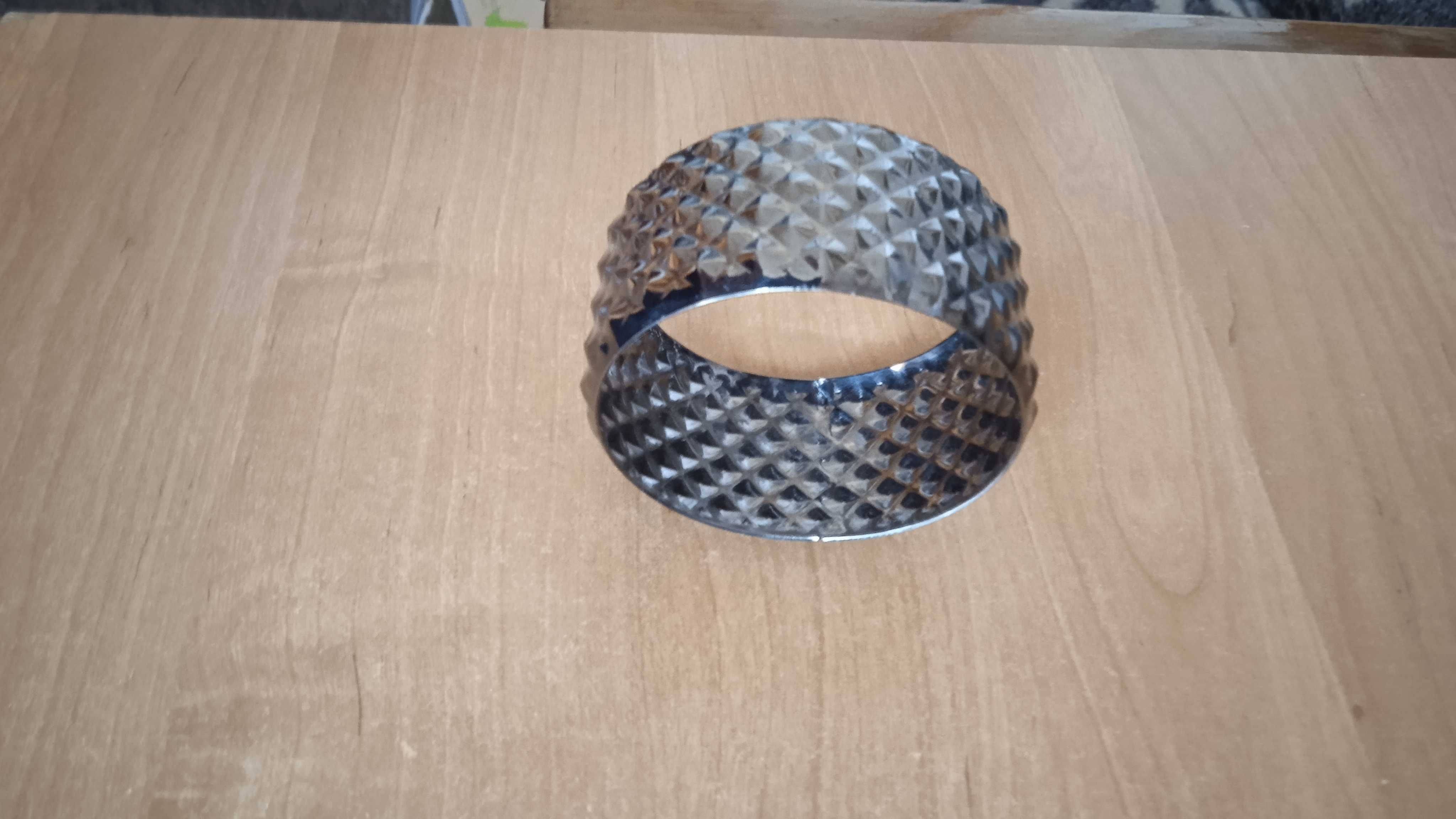 Metalowa bransoletka na rękę - obręcz