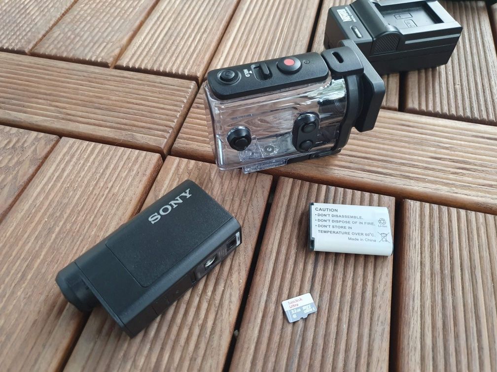 Kamera sportowa Sony HDR-AS50 zestaw z baterią, kartą pamięci i etui
