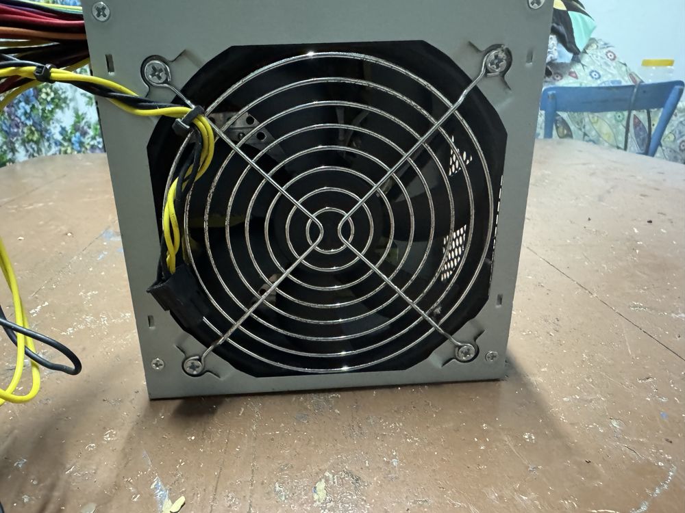DVD e fonte de alimentação para torre pc