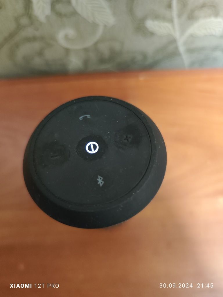 Продам мини колонку JBL