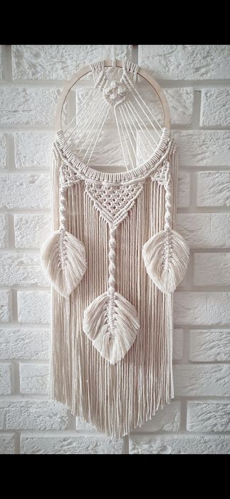 Makrama z listkami piórkami kremowa handmade ozodba prezent