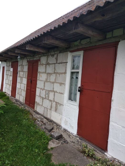 Продам будинок 1/2 в центрі містечка