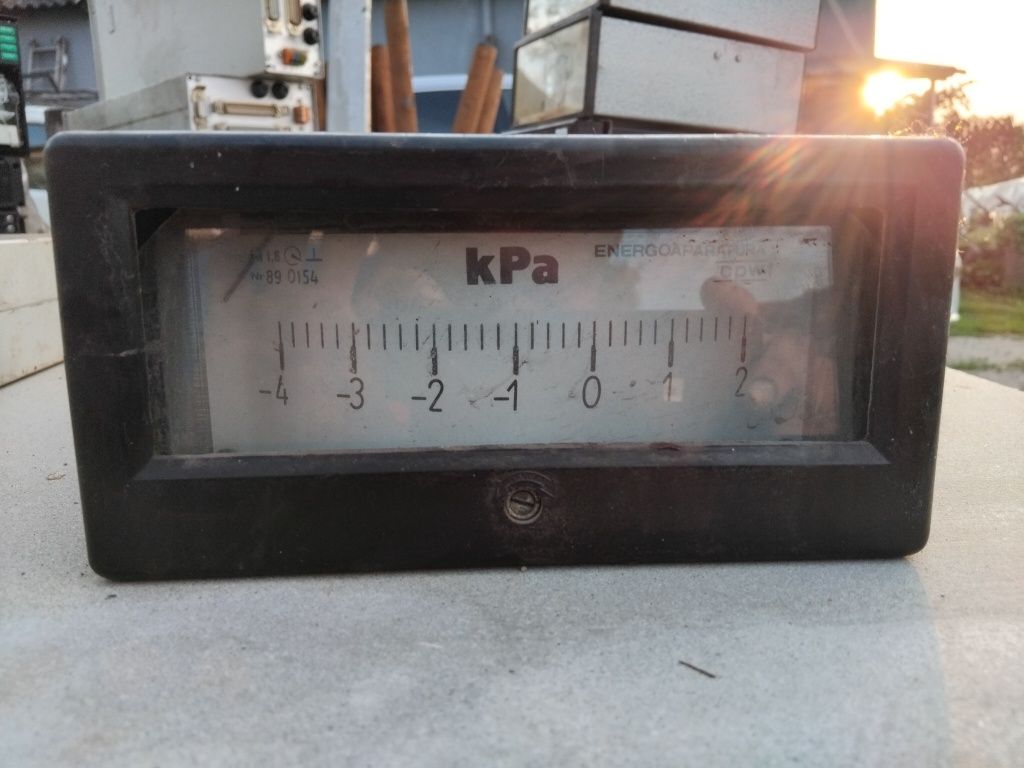 Manometr analogowy tablicowy Lumel M13N PRL miernik kPa