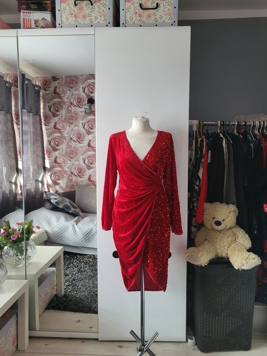 Czerwona welurkowa sukienka z cekinami 48-50, święta,  Andrzejki inne