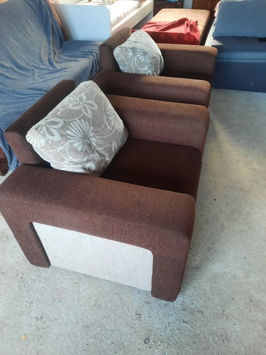 Dwa fotele  brązowe z pojemnikami, poduszki, transport
