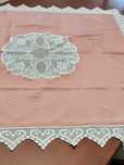 Toalha  de mesa com aplicação  em renda