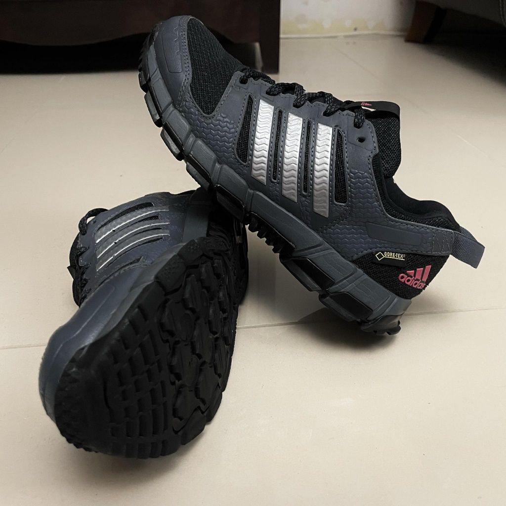 Adidas Vanaka Trail Gtx damskie buty  do biegania 36⅔ 
Rozmiar 36⅔