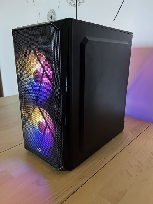 Komputer gamingowy z monitorem Samsung Ryzen 3, GTX 1660 Super, 32 GB