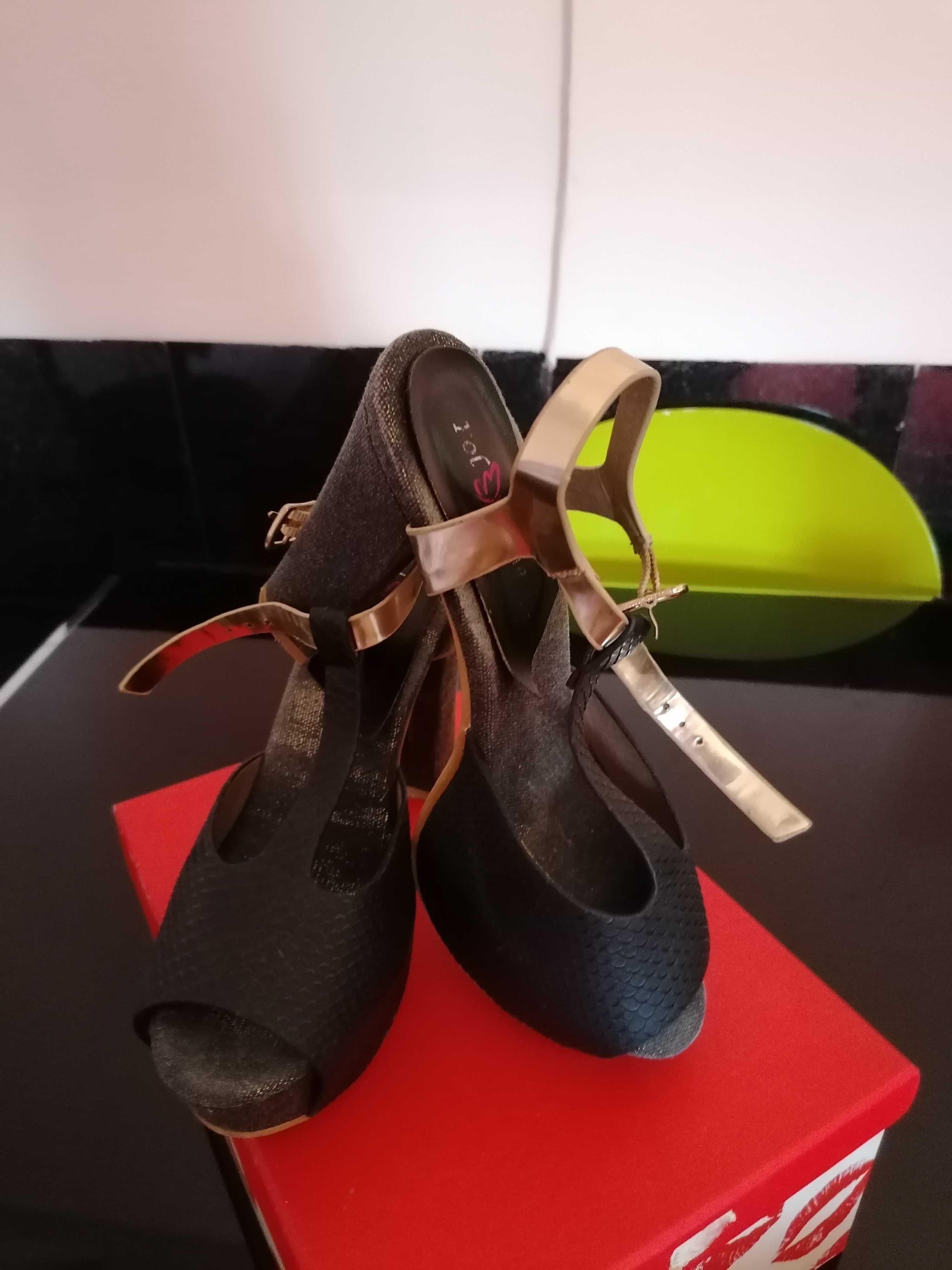 Sapatos altos (usados)