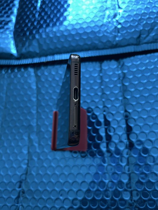 Телефон Samsung Galaxy S22 Onyx Black 8/128 стан 9+/10