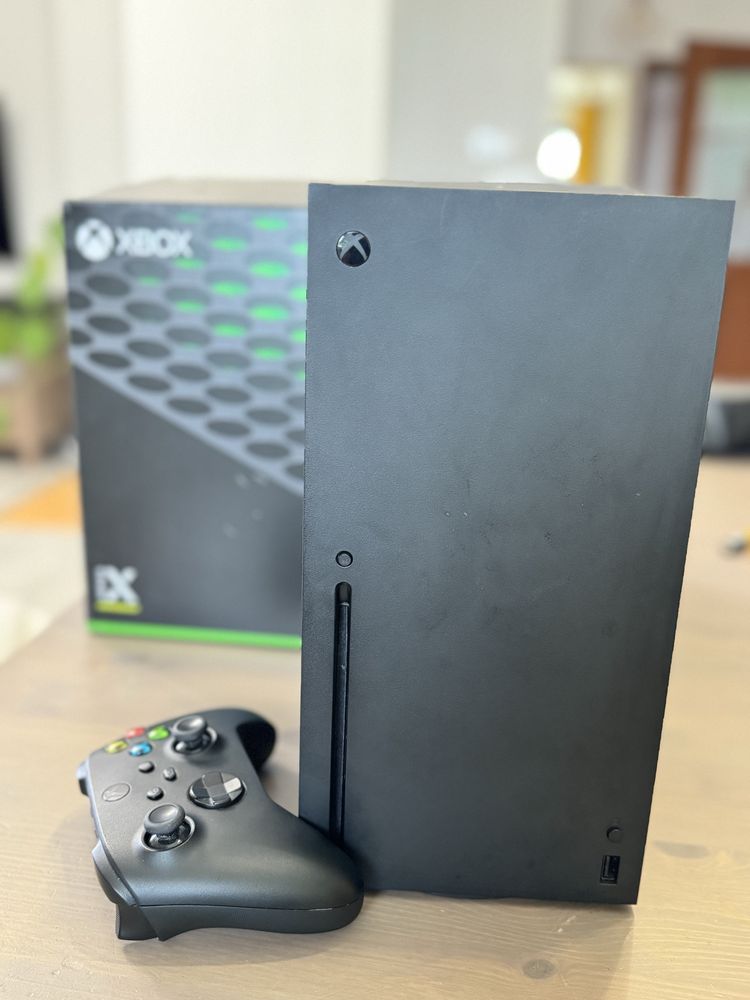 Xbox Series X używana w bardzo dobrm stanie.