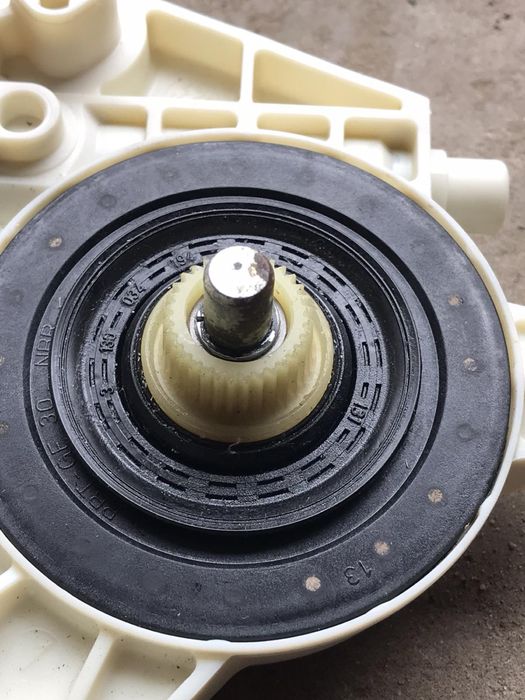 Моторчик склопідйомника Рено Лагуна 3 задній лівий 827 31000 1R ty- -A