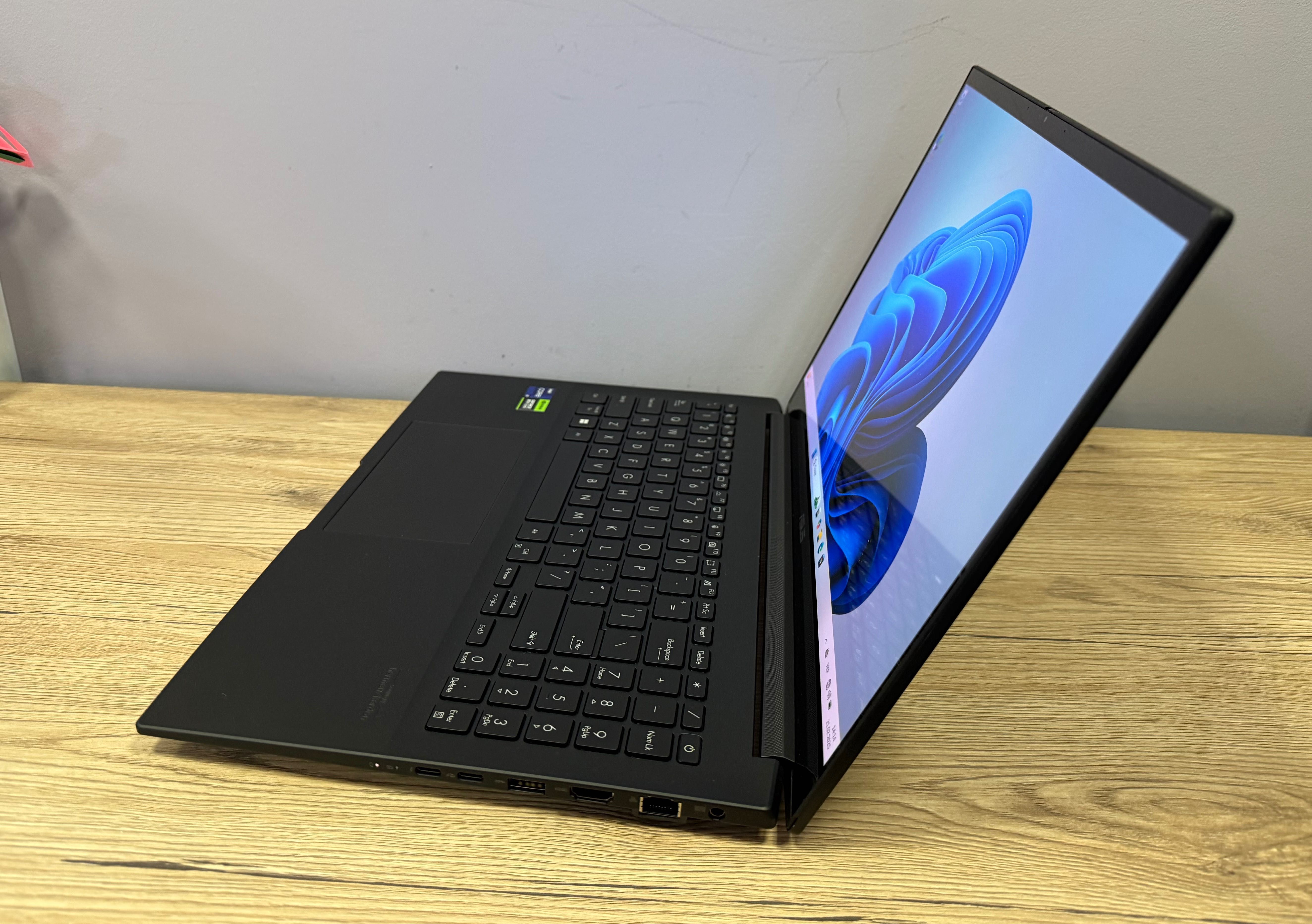 Asus CREATOR Laptop Q540VJ i9 13900H /24 Ram/ 512/ RTX 3050/ 2.8K OLED