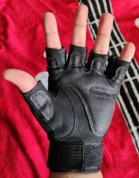 Vendo Luvas sem dedos  ( NOVAS, TAM: M ) em couro e fibra.